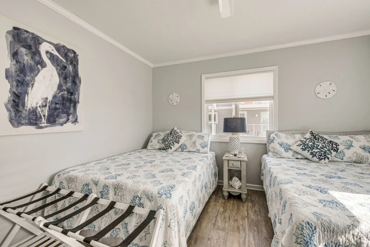 Ocean Isle Beach Condo w/ Balcony: Steps to Shore!