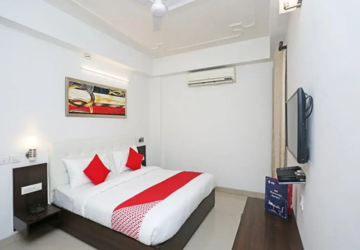 Hotel Azad Square by Oyo Rooms