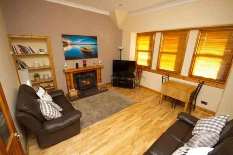 2 Bedrooms Apartment