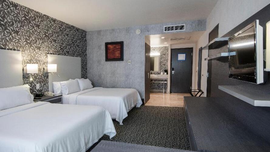 Holiday Inn Express & Suites Queretaro Over view