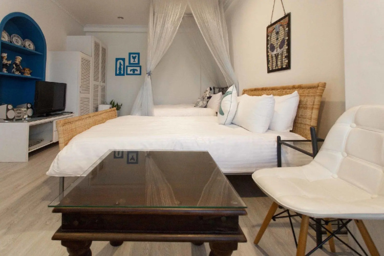 Four Seasons B & B