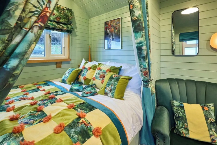 Host Stay Curlews Rest