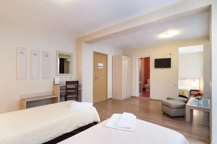 2 Bedrooms Suite with balcony