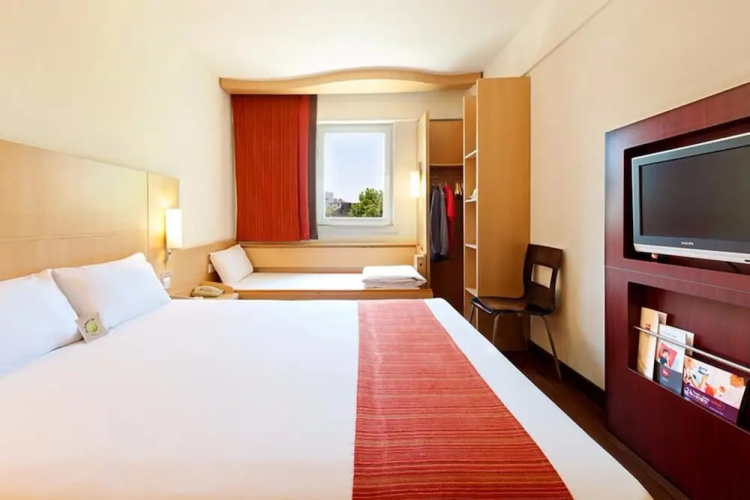 Ibis Anshan Shengli Square