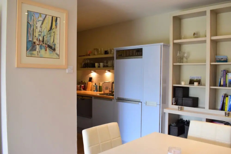 2 Bedroom Flat Beside Phoenix Park