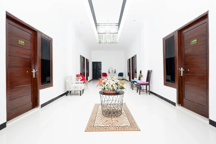 OYO 1611 Four D'home