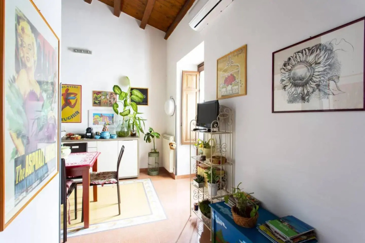 Anna's Home in Historical Center