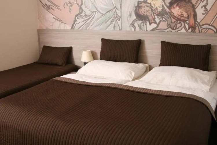 Standard Triple room