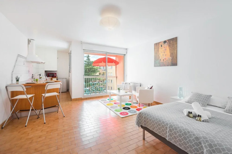 Charming Studio Close to the Train Station