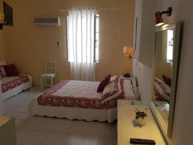 Standard Triple room