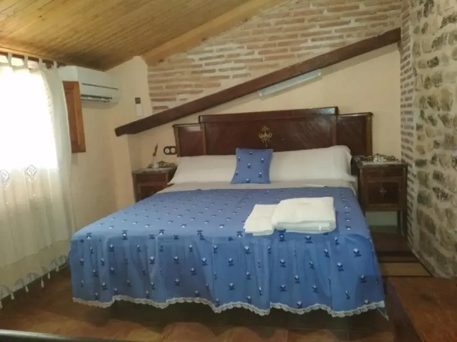 2 Bedrooms Cottage