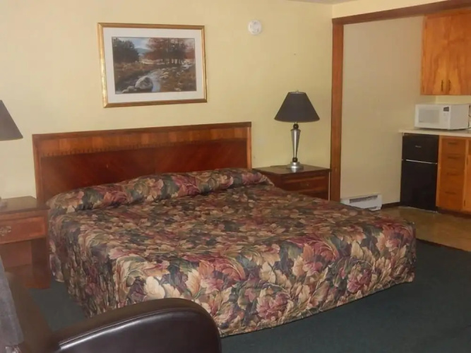 Cedar Village Motel