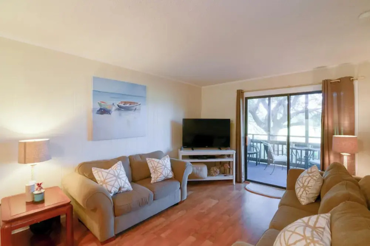 2 Mi to Apache Pier: Gem w/ Pool Access