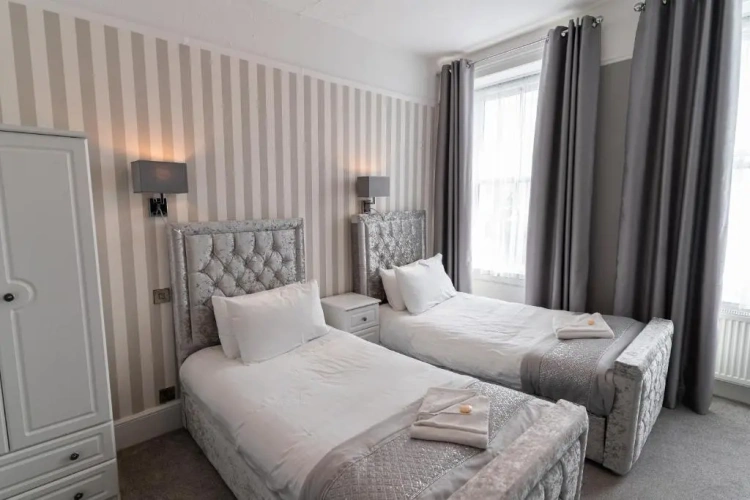 Standard Twin room with sea view