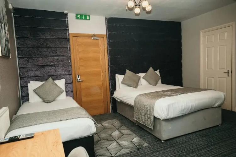 Standard Triple room