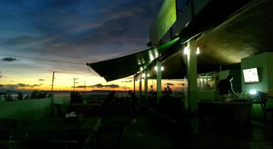 Big John's Chil-axn Hostel & BBQ