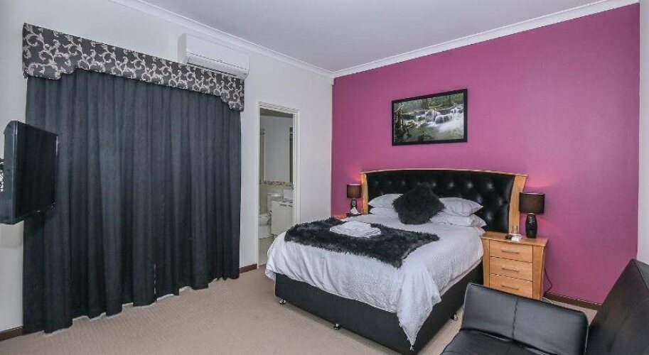 Rose Hotel ClarksonOver view