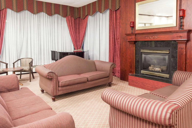 Knights Inn Toronto East