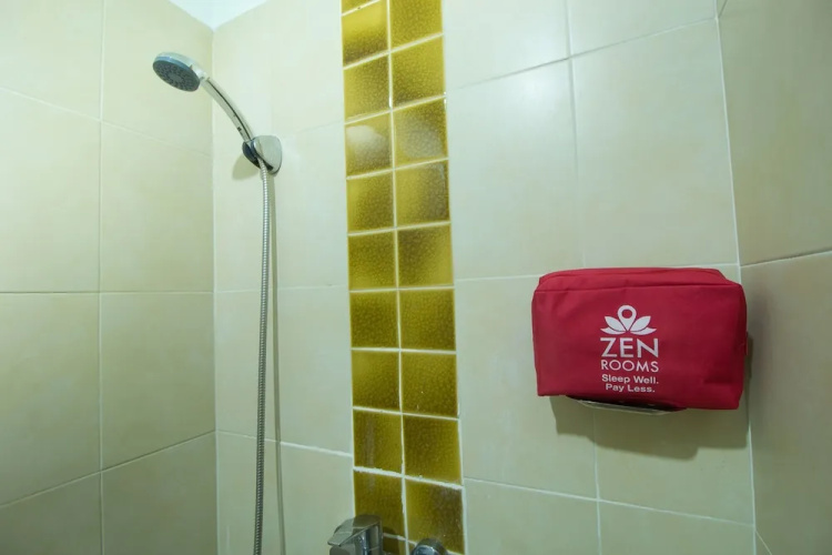 ZEN Rooms Surasak 1