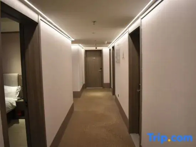 Yilong Ruiyun Hotel