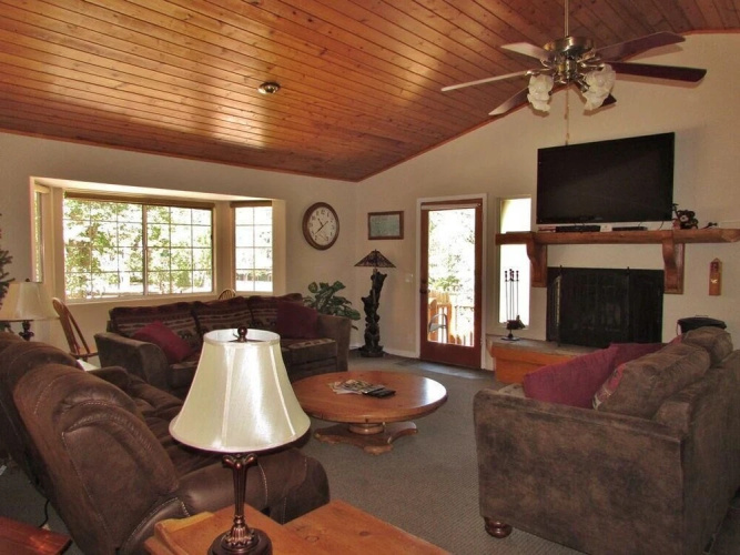 100 Cedar Hideaway Home