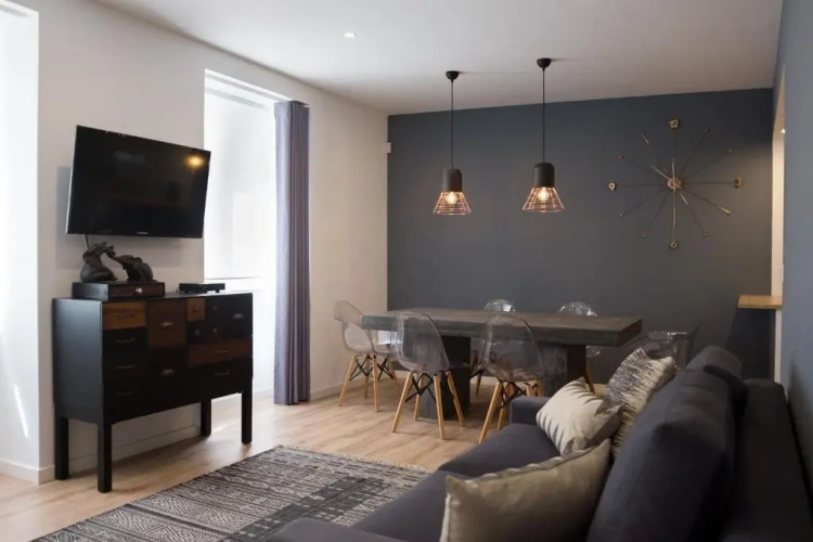 2 Bedrooms Apartment