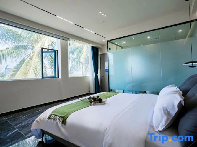 Standard Double room with partial sea view