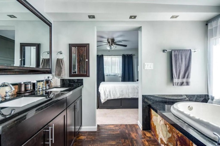 5 Bedrooms Cottage