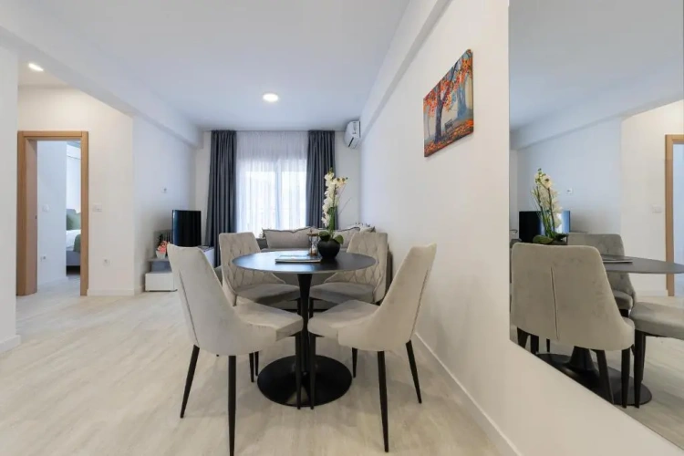 2 Bedrooms Apartment