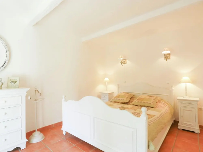 Lovely Villa in Buisson With Private Swimming Pool