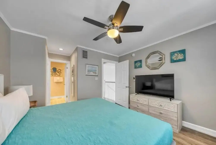 Green Reef #6- Beachfront Bliss