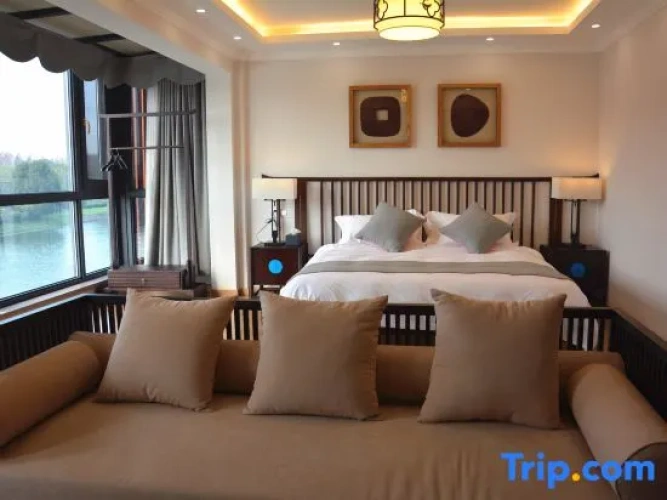 Standard Double room with lake view