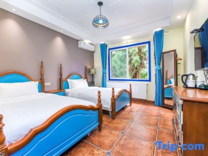 Deluxe Twin Family room