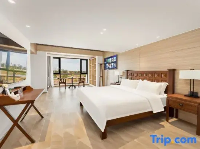 Suite with lake view