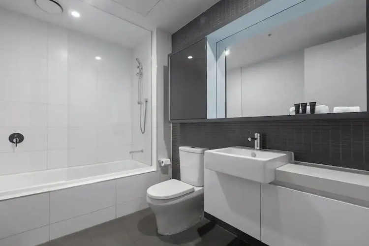 A 3BR Apt Next to Melbourne Zoo, Free Parking