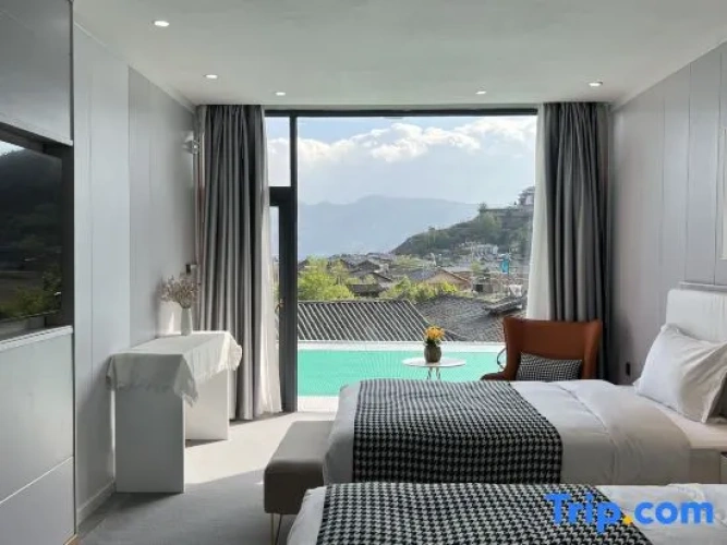 Luxury Twin room with balcony and with lake view