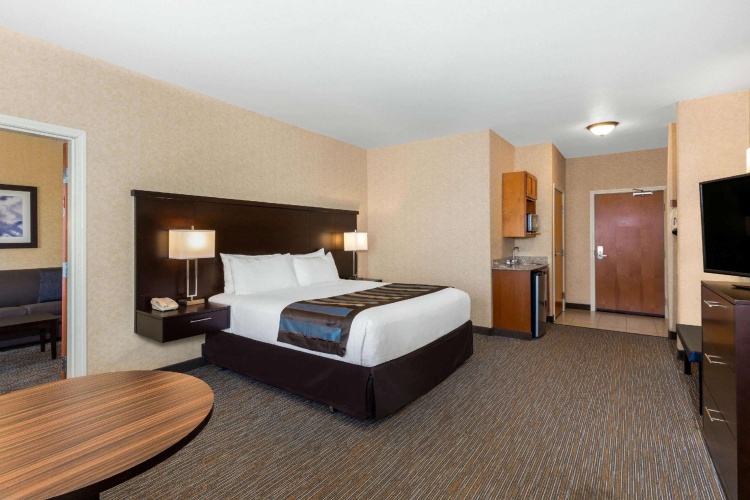 Deluxe Double Studio Suite