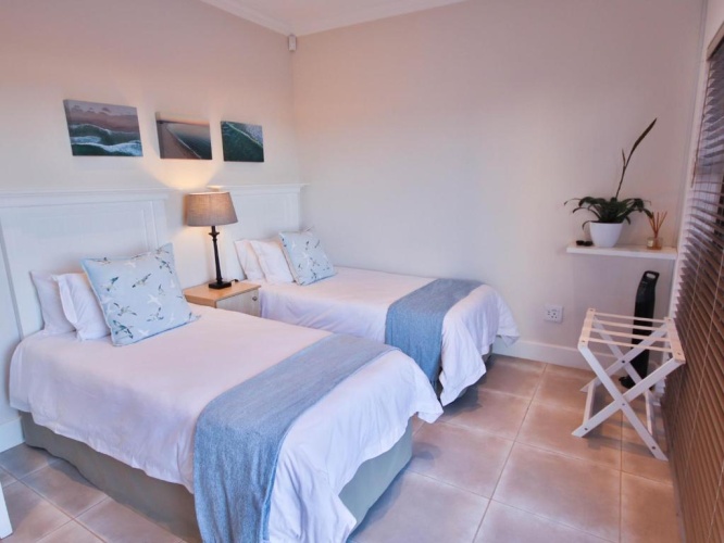 Standard Twin room with sea view