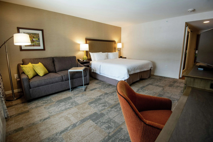 Hampton Inn and Suites Manchester