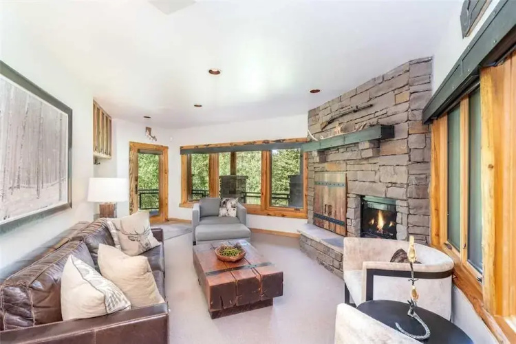 Slopeside Lodge