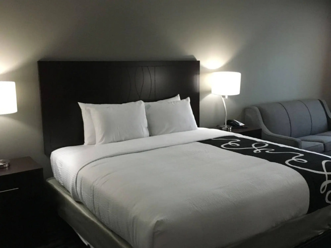 Catoosa Inn & Suites