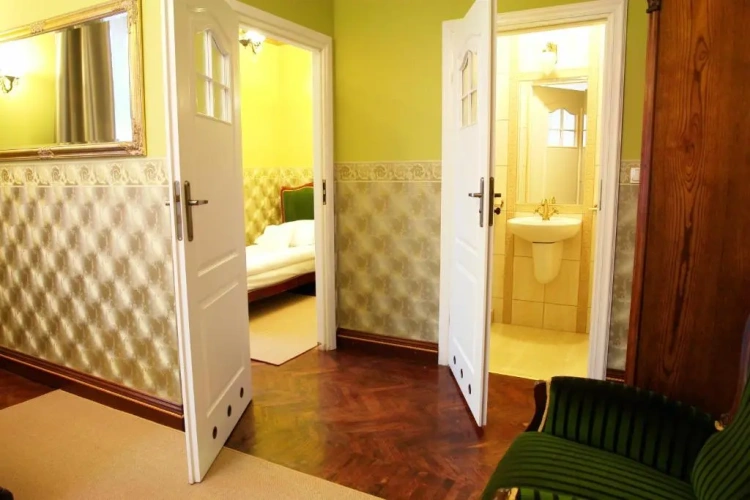Standard Triple room