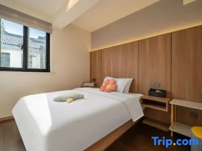 2 Bedrooms Family Suite with lake view