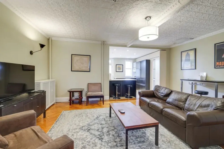 2 Mi to National Mall: Modern DC Home