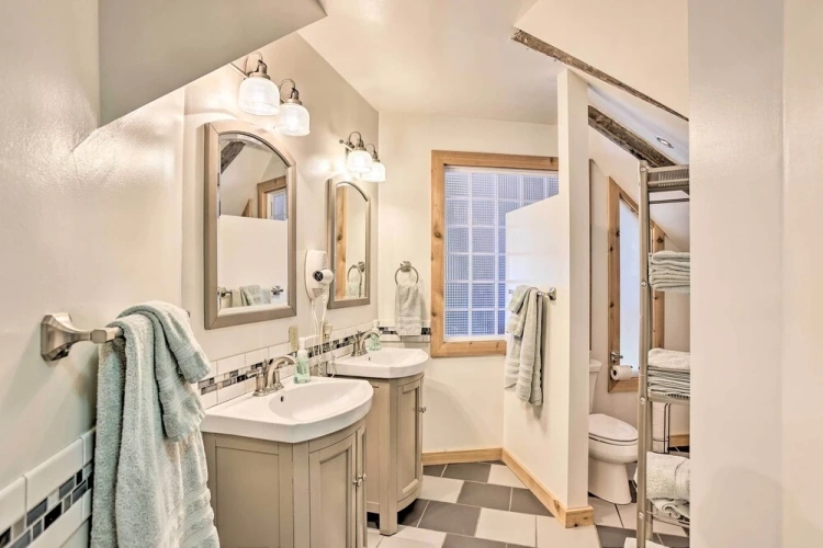 5 Bedrooms Cottage