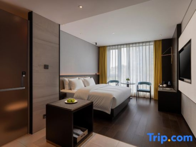 Standard Double room with city view