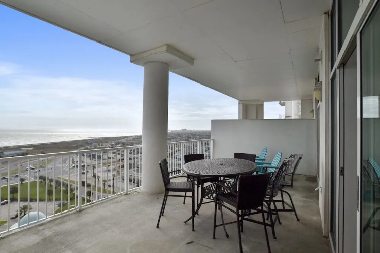 Emerald 1111 by Ryson Vacation Rentals