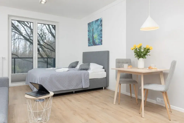 Nocznickiego Studios, Balcony by Renters