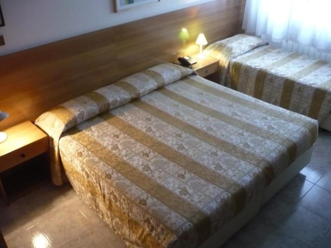 Standard Triple room