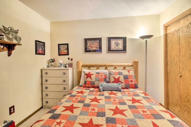 5 Bedrooms Cottage